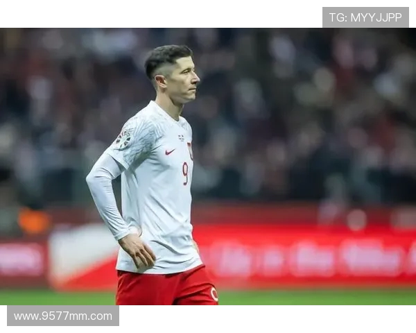 波兰主帅：莱万将佩戴防护面具出战世预赛附加赛，相信他不受影响